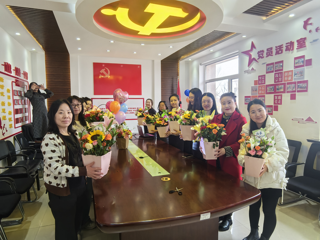 花香聚力量  巾帼绽芳华33.png