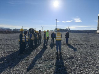 【基层动态】公路运输作业部组织相关方人员进行矿用重型汽车盲区知识培训11.png