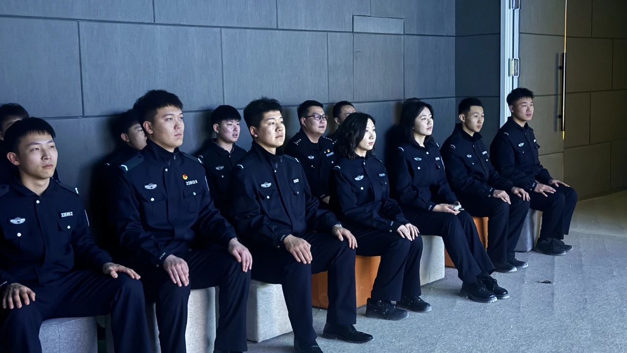 【分局动态】白云鄂博矿区公安分局组织警院实习生参观草原英雄小姐妹展览馆55.jpg