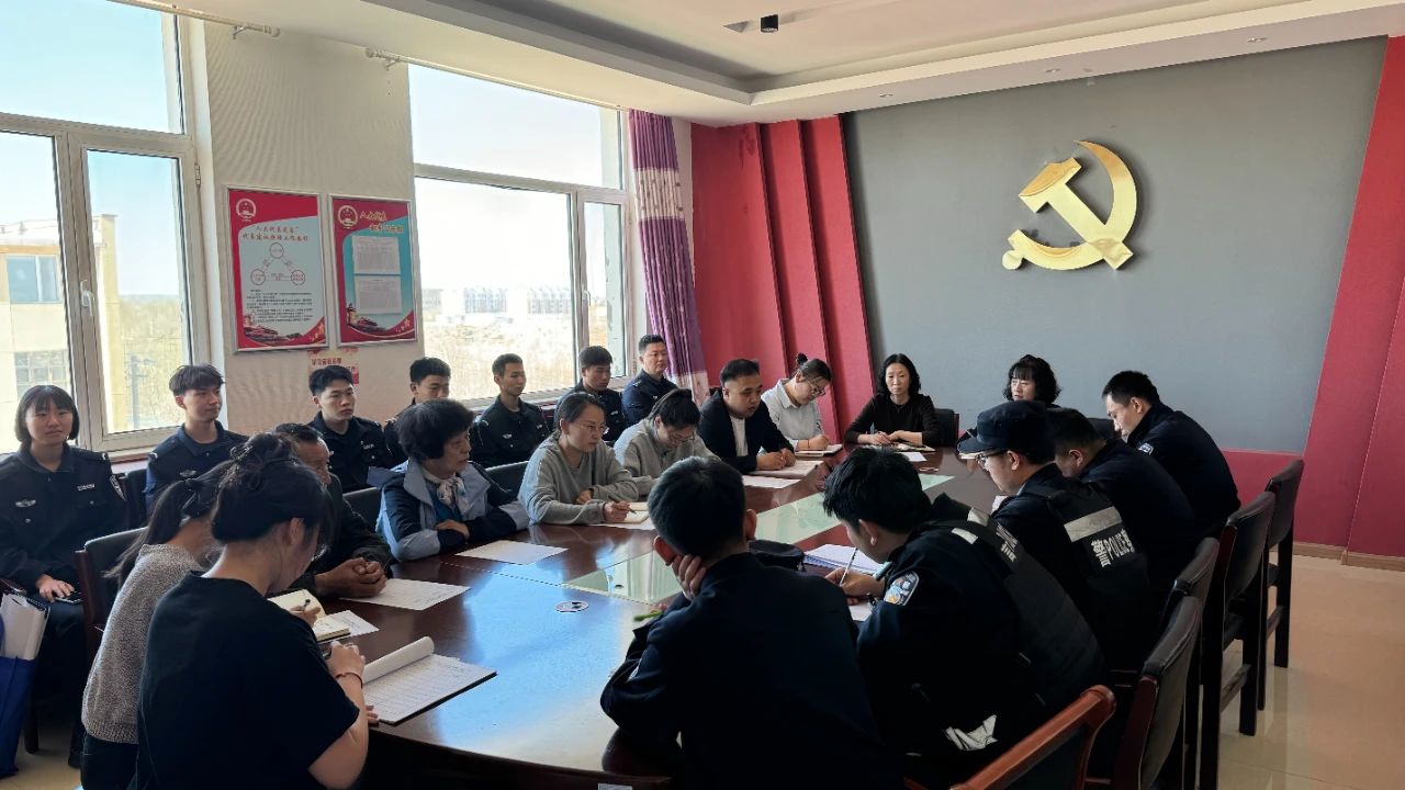 【向人民报告】白云公安分局走进社区 召开警民恳谈会11.jpg
