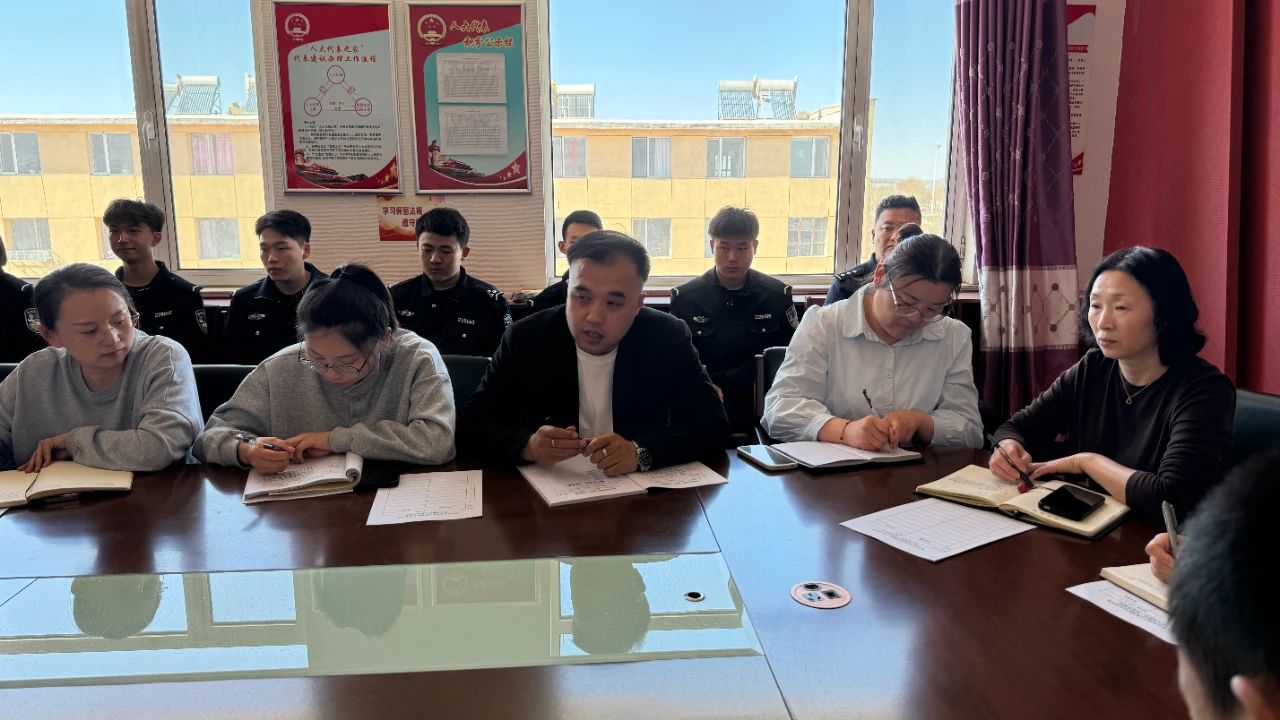【向人民报告】白云公安分局走进社区 召开警民恳谈会22.jpg