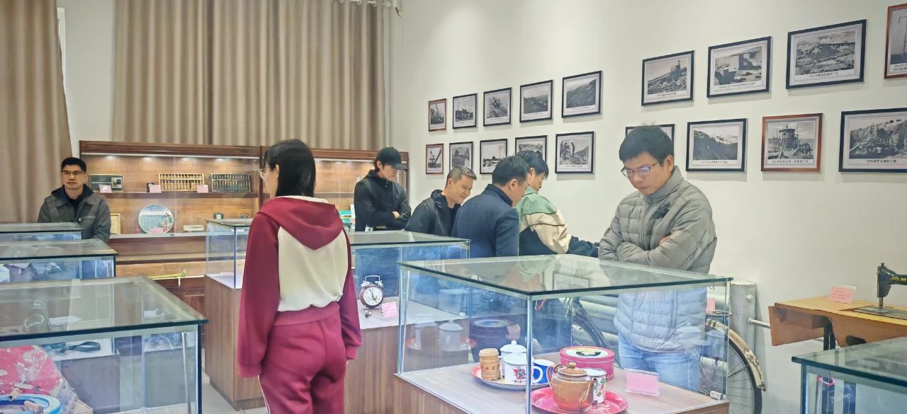 鲁迅文学院中青年作家高研班社会实践走进白云矿区22.jpg
