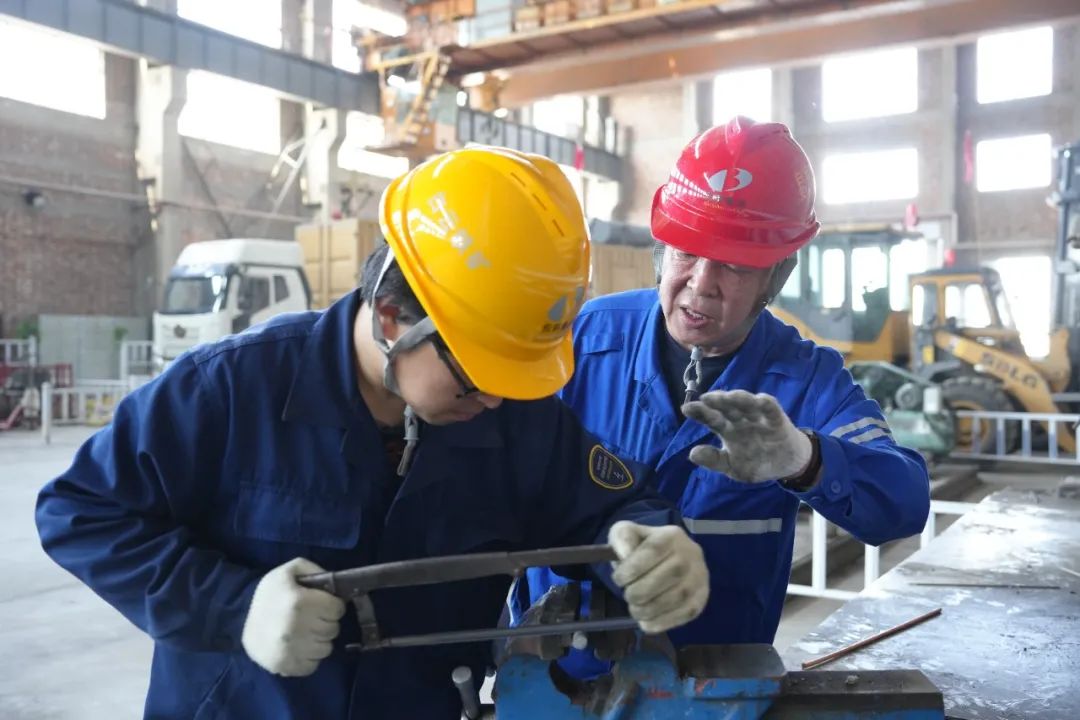 包钢白云铁矿关工委“五老”赋能，助力企业青工安全生产33.jpg