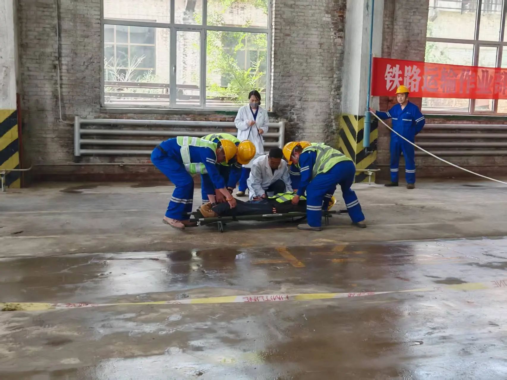 【安全生产月】铁路运输作业部组织开展物体打击应急演练22.jpg