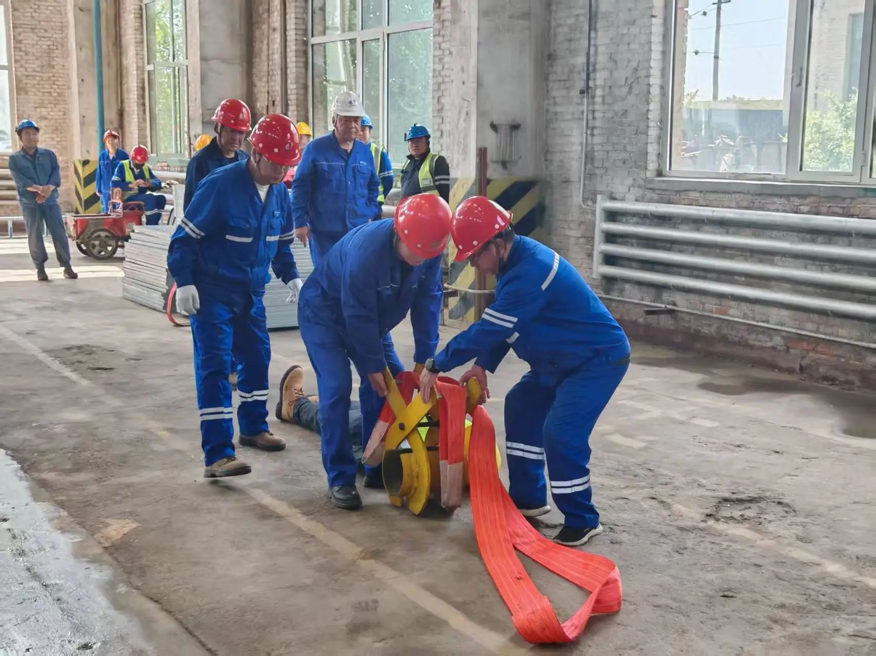 【安全生产月】铁路运输作业部组织开展物体打击应急演练33.jpg