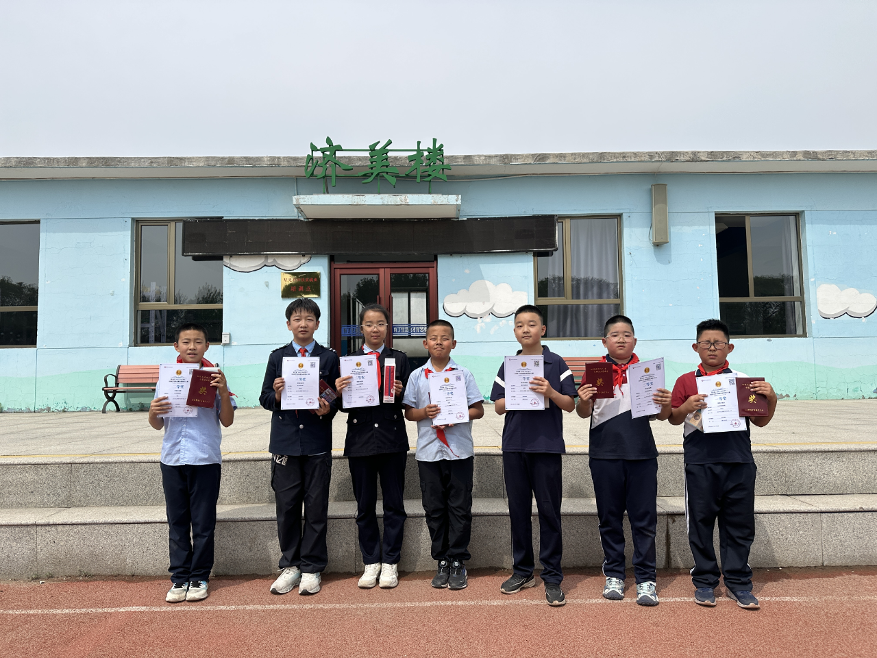 白云鄂博14名学子在全国大赛内蒙古区域赛中喜获佳绩11.png